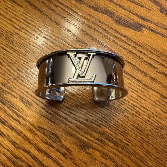 🌟Designer Inspired Silver Cuff bracelet - Picture 1 of 2